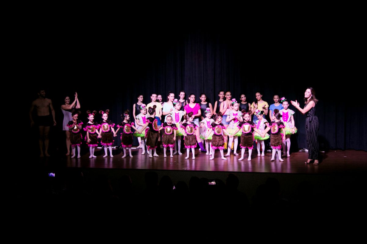 Grupos de Ballet do CLQ se apresentam  no Colégio e no Teatro Municipal